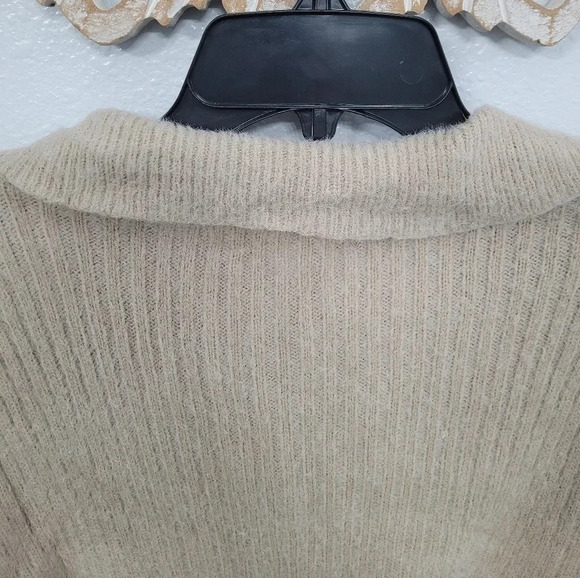 No Comment Collared Sweater - Picture 10 of 12